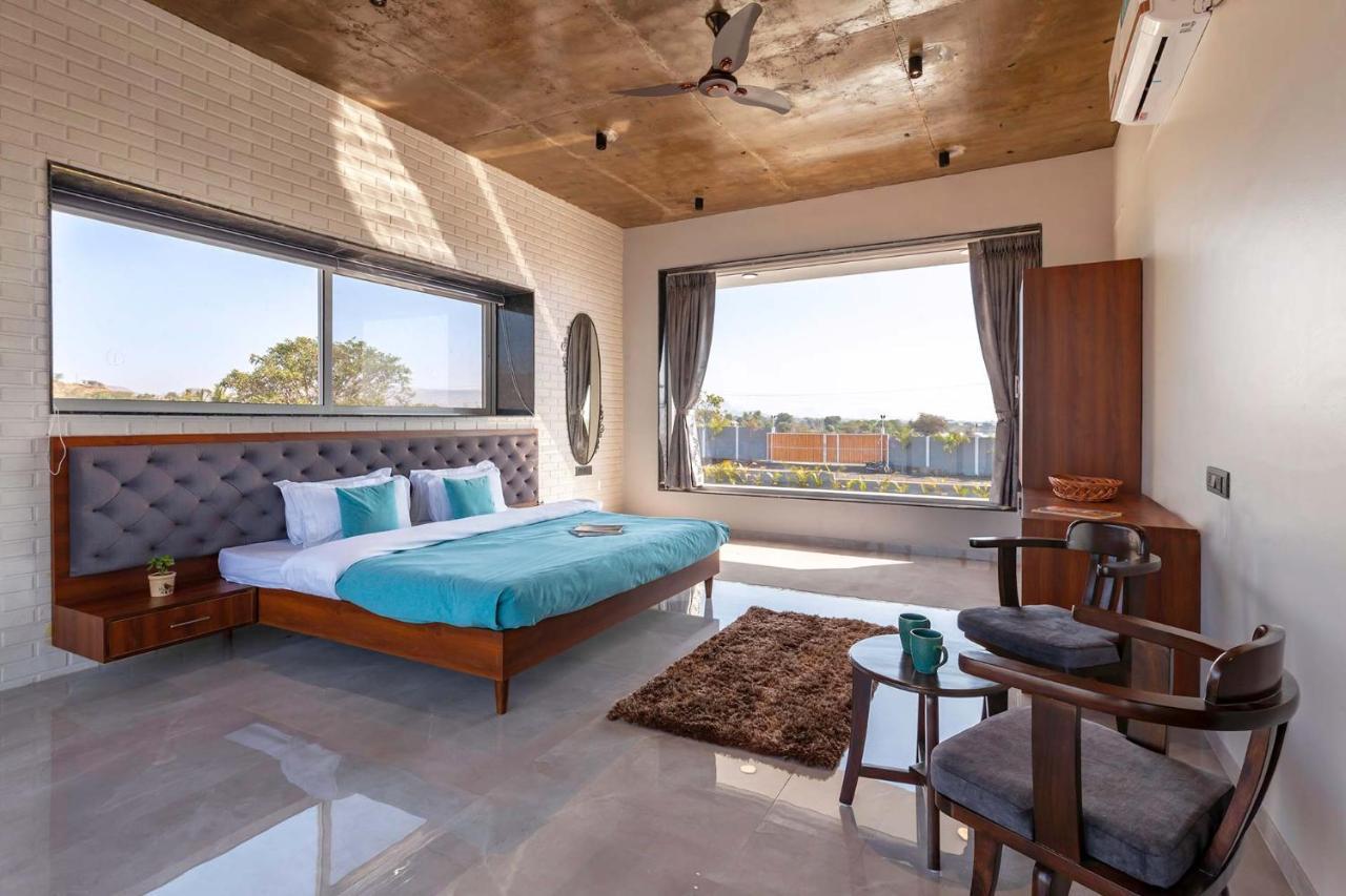 Stayvista'S Bellisimo Panorama - Lakeside Oasis With Infinity Pool, Modern Interiors, Open-To-Sky Bathtub, And Lush Green Lawn Nashik Exterior foto